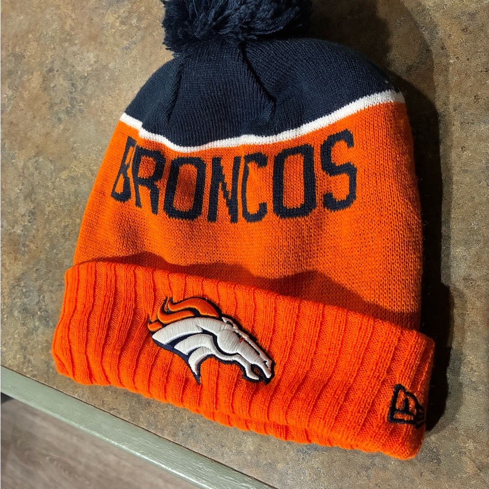 Denver Broncos (NFL) New Era Broncos Beanie - Orange and Blue